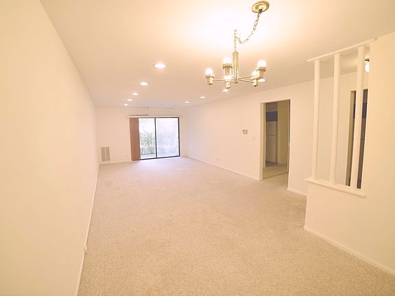 5th image of 2150 Valencia Dr APT 106