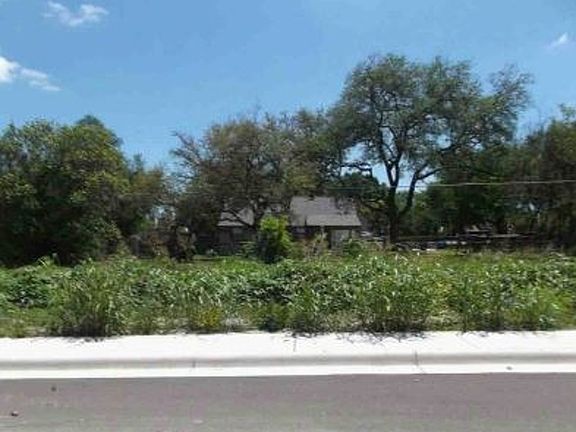Exterior Neighborhood (street photo)
