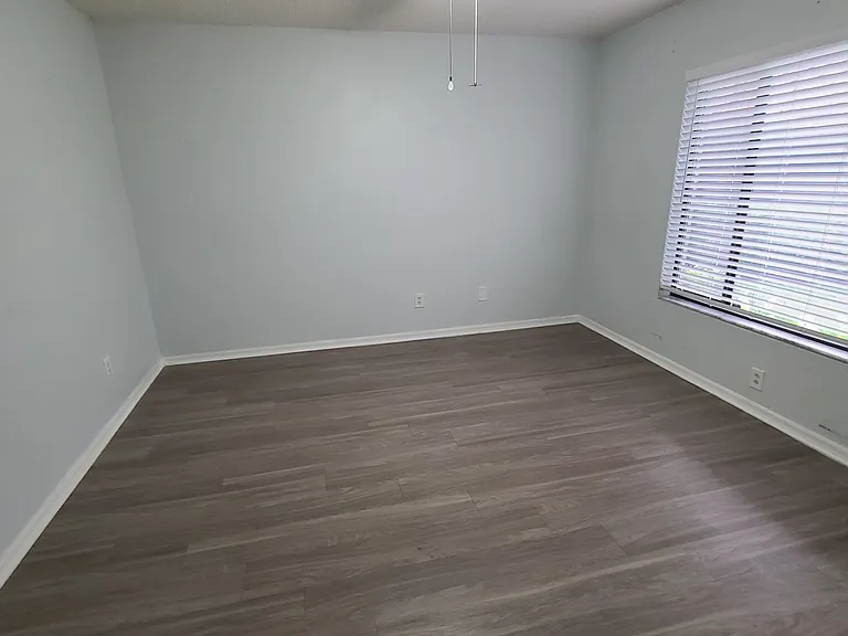 18318 Aintree Ct — Photo 31