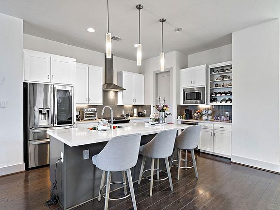 5th image of 4621 Chartres St