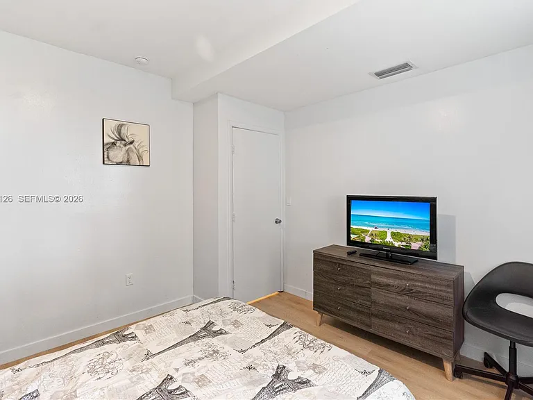 810 7th St #102 — Photo 11