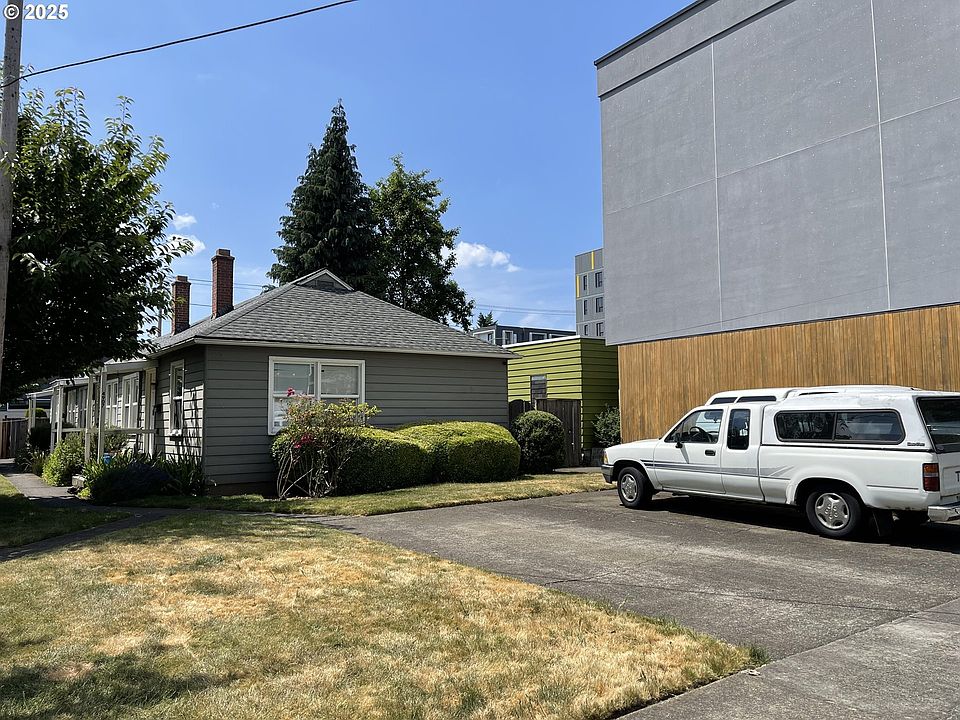 2nd image of 4901 N Maryland