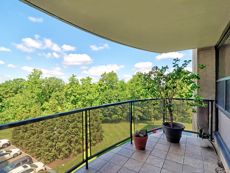 2 Claridge Dr #1BW