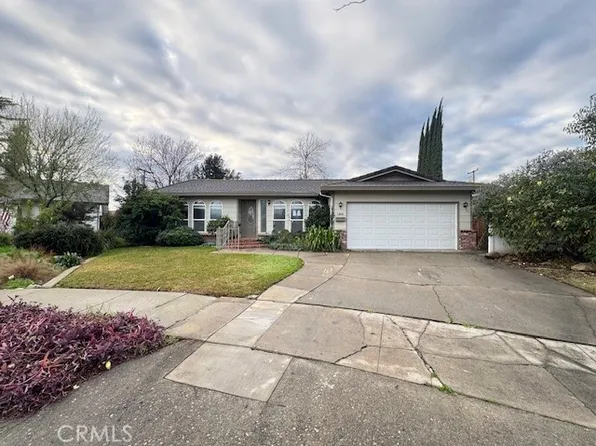 1300 Kensington Dr, Merced, CA 95340