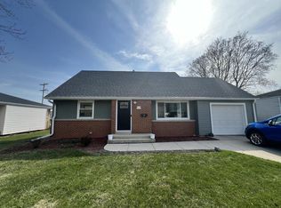 W158N9026 Charles Dr, Menomonee Falls, WI 53051