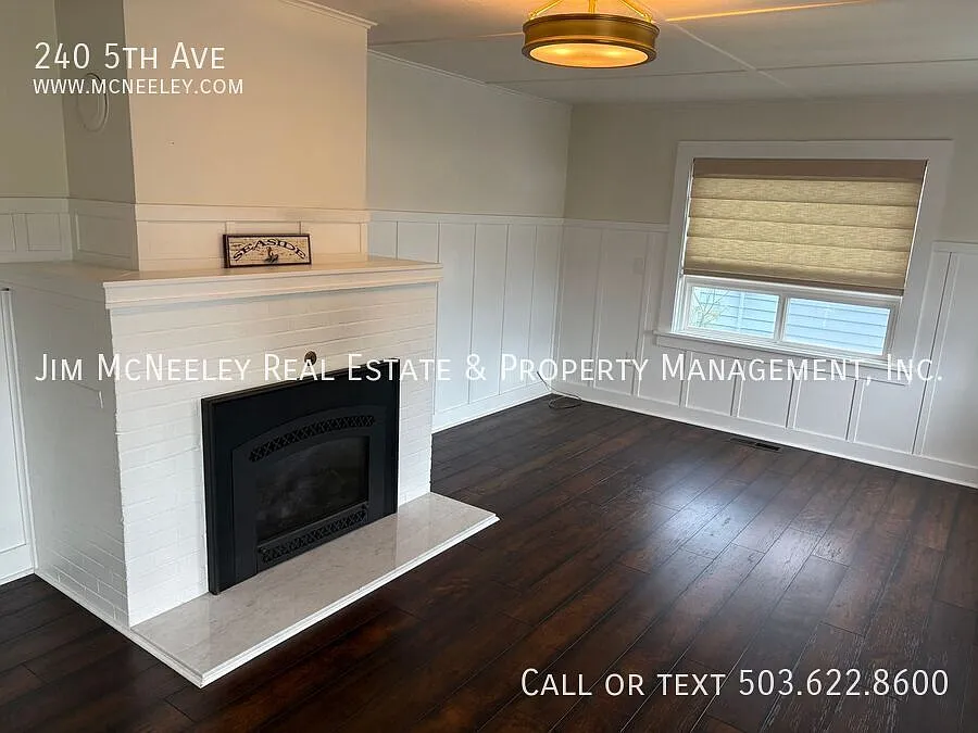 Charming 3-Bedroom Home/ 2.5-bath One Block from the Beach — Photo 4