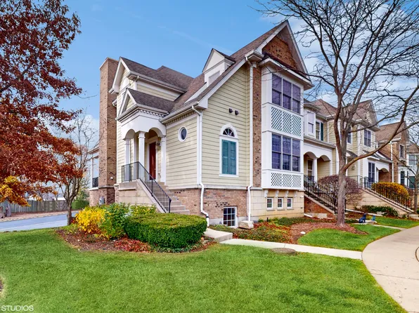 1901 Lynn Cir, Libertyville, IL 60048