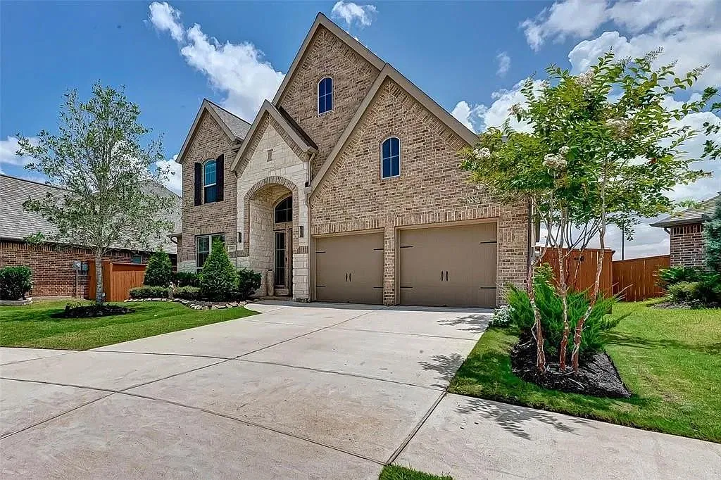 4 bed, 3.5 bath, 3358 sqft, $3,499 — Photo 1