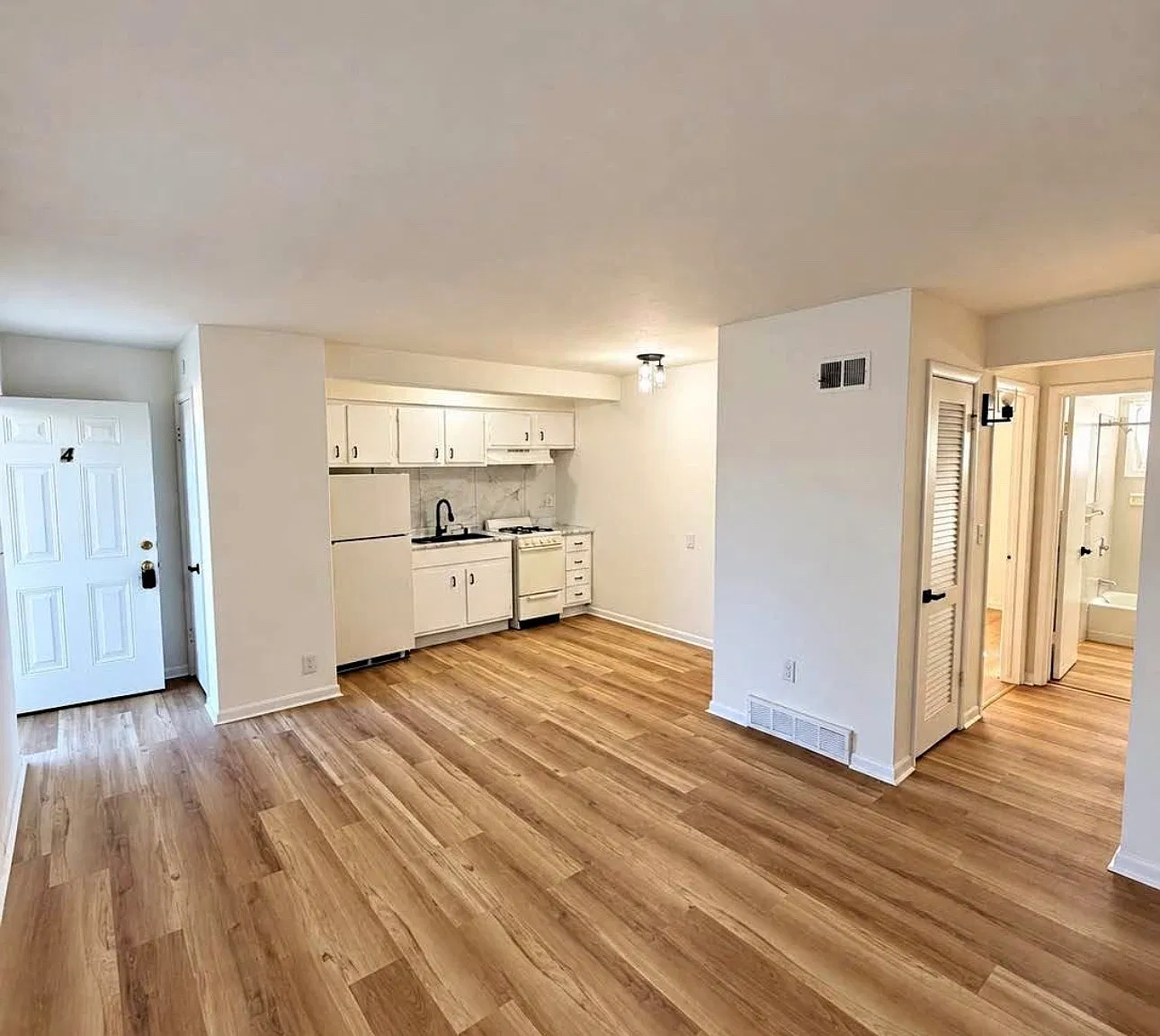 1014 N 48th Ave — Photo 1