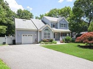 45 Sharon Dr, Coram, NY 11727