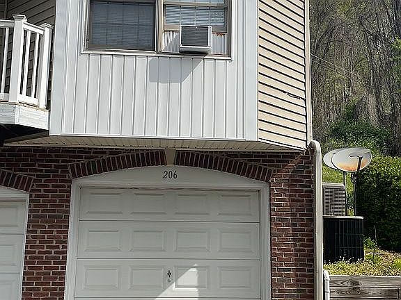 End unit garage