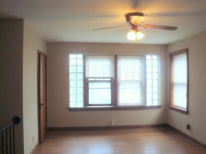 1st image of 4932A Winona Ave
