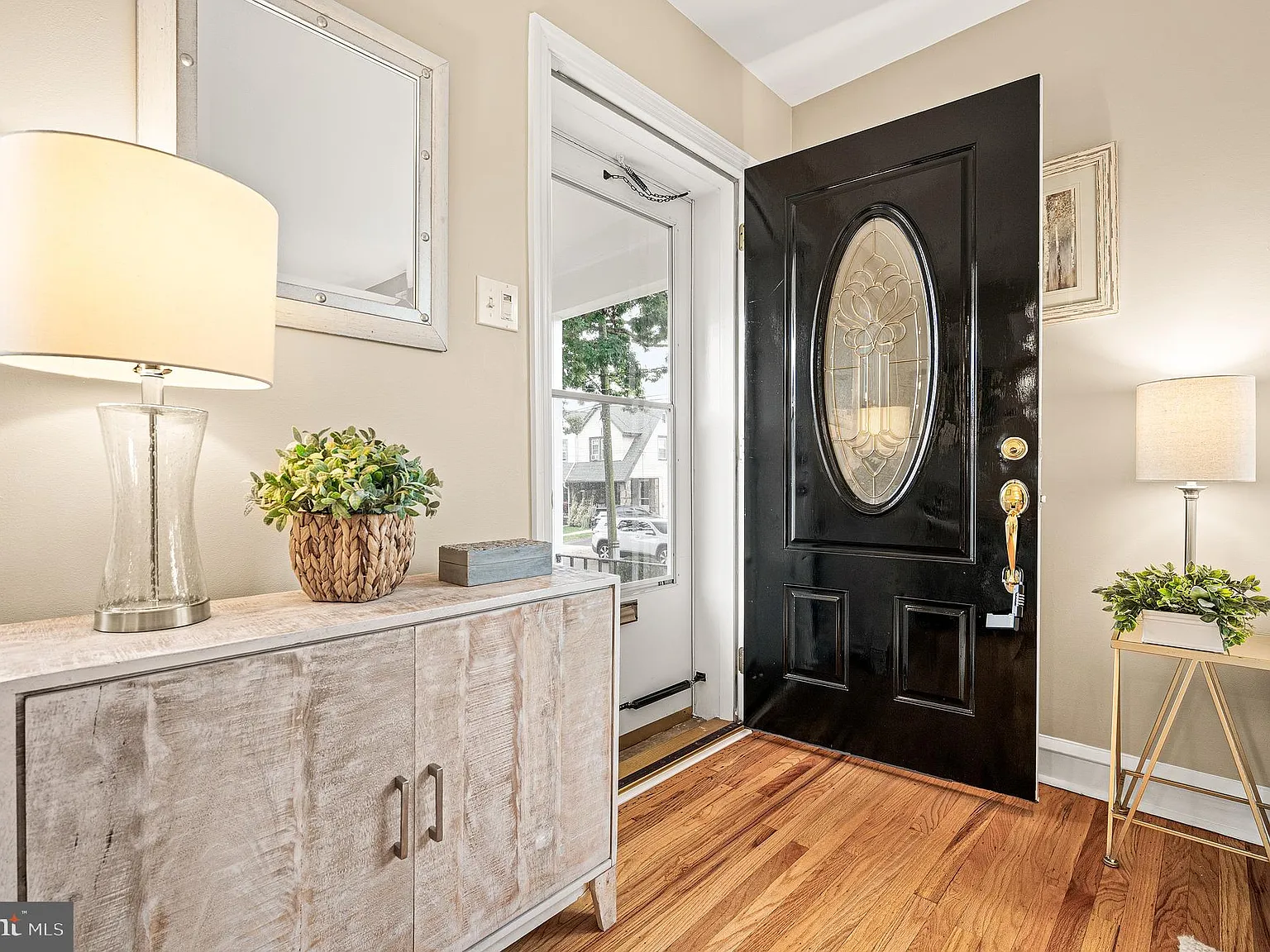 3 bed, 2.5 bath, 1745 sqft, $3,250 — Photo 2