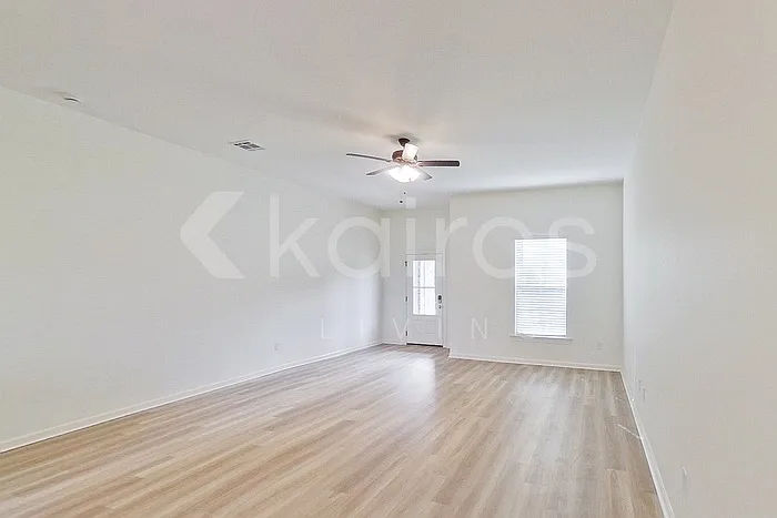 3 bed, 2.0 bath, 1593 sqft, $1,895 — Photo 2