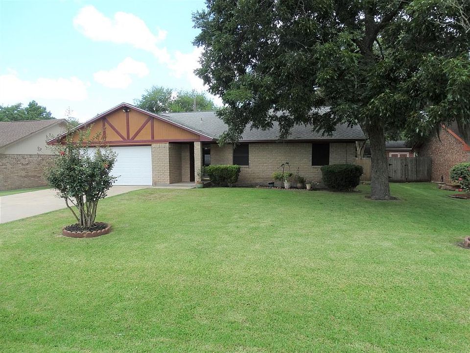 1st image of 226 Lakewood Dr