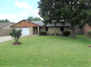 226 Lakewood Dr, Clute, TX 77531