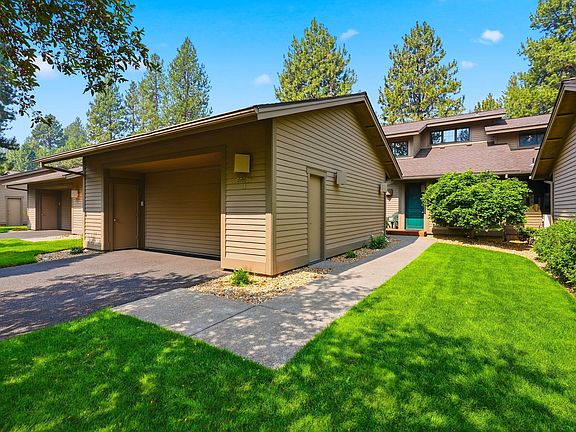 3rd image of 60527 Seventh Mountain Dr