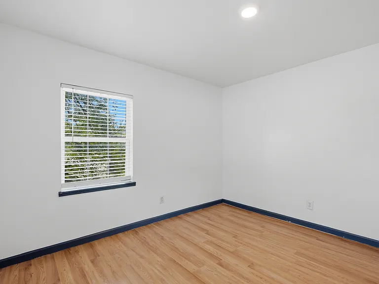 620 E Sears St — Photo 13
