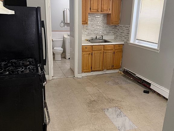5th image of 150 Walnut Ave