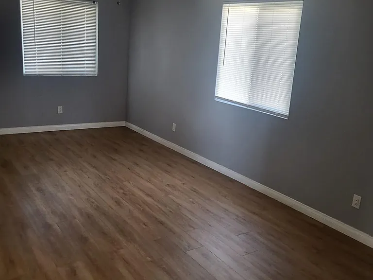 9344 Maple St — Photo 9