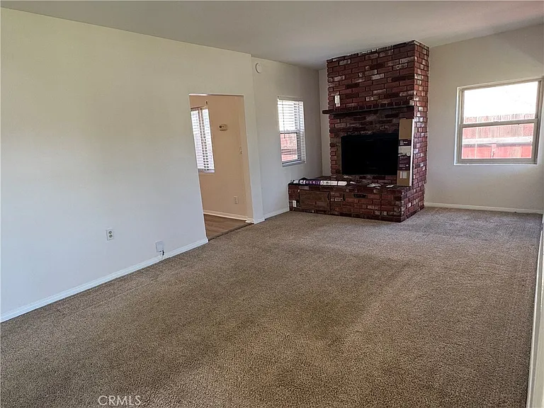 1052 W 25th St — Photo 7