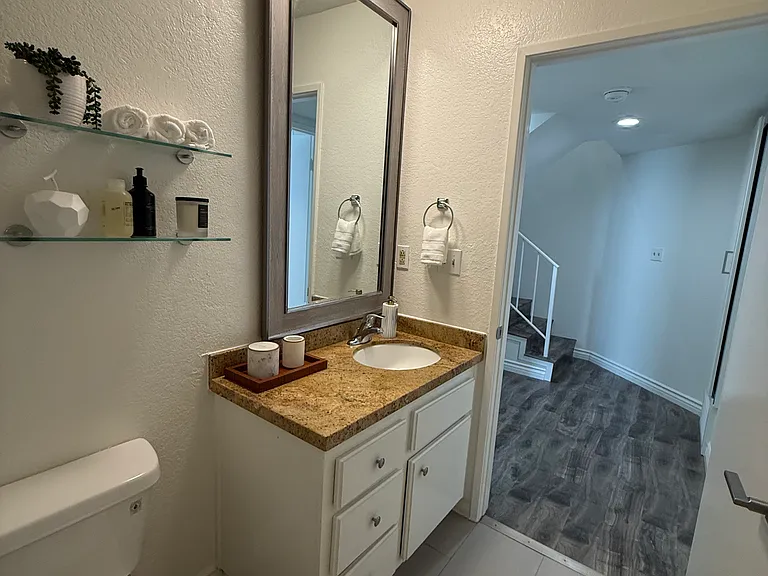 1751 S Bentley Ave #7 — Photo 17