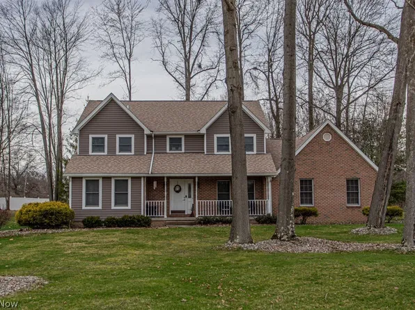 2218 Crestmont Dr, Girard, OH 44420