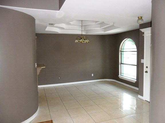 5th image of 314 E Thelma St