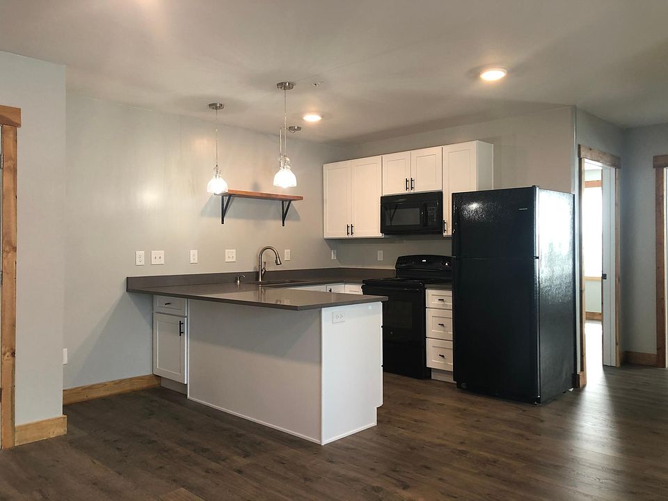 Open concept living. Kitchen & living room open to each other. High-end finishes: Quartz countertops, soft close cabinets.