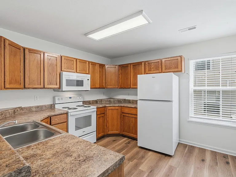 1713-1715 Louise Cir — Photo 18