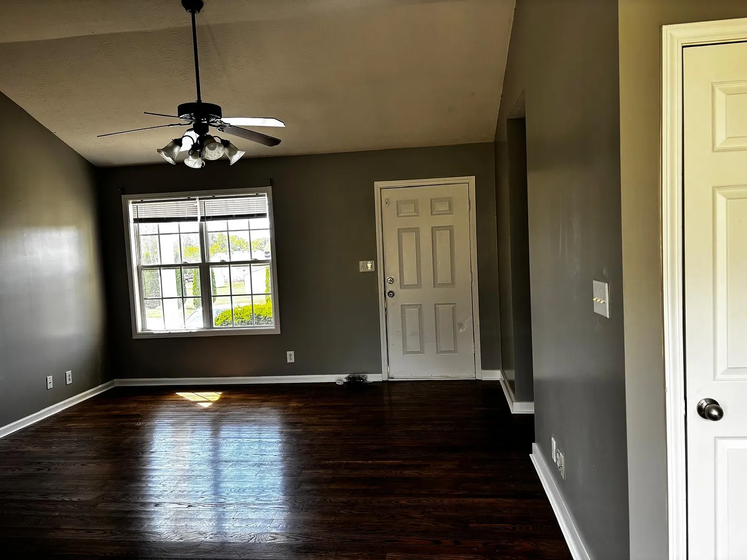 3 bed, 1000 sqft, $1,750 — Photo 2