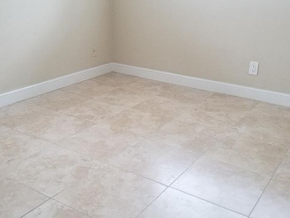 4th image of 1565 SE 4th Ct