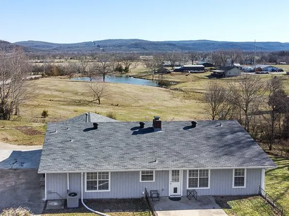 19295 E Black Oak Rd, Fayetteville, AR 72701