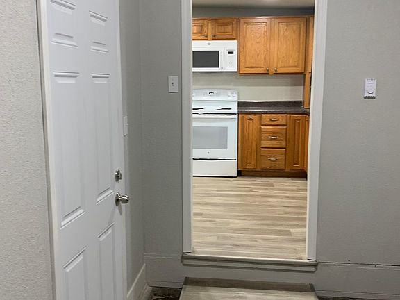 5th image of 503 W George St