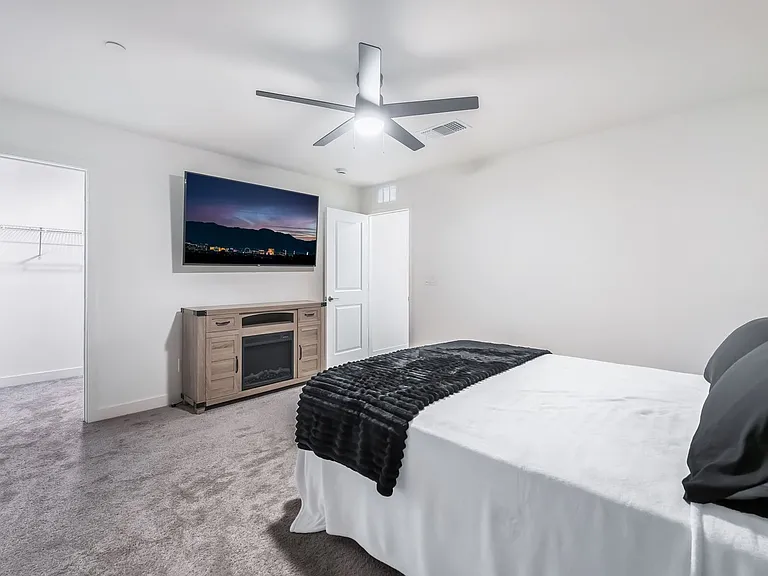 670 Tranquil Peak Ct — Photo 34