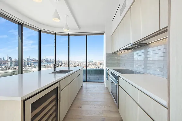 Rented by Charney Real Estate LLC | media 25