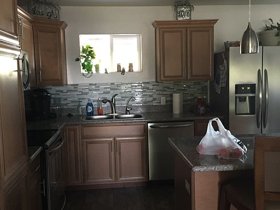 3rd image of 831 W Little Horn Dr