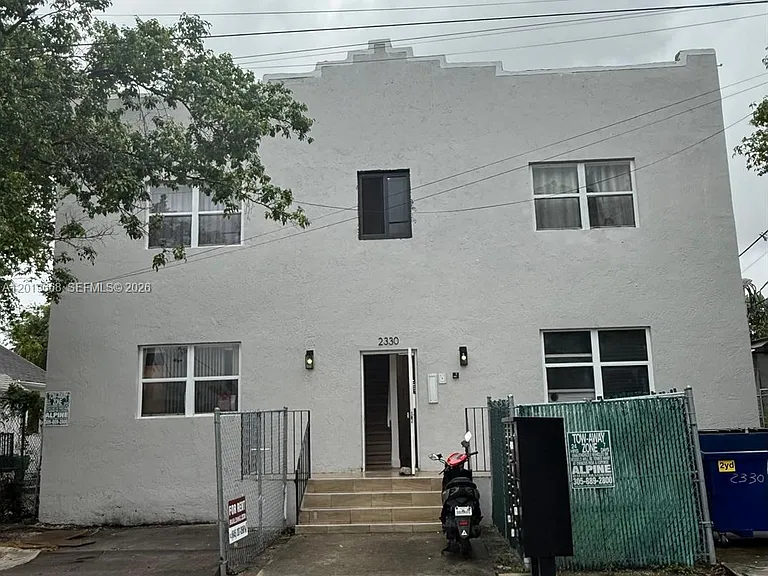 2330 NW 9th St #15 — Photo 1