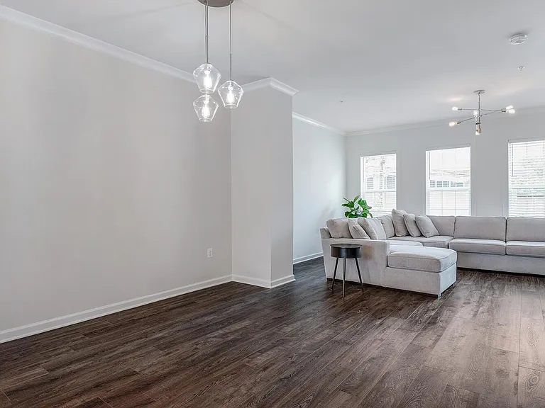 4725 Cherokee St — Photo 21