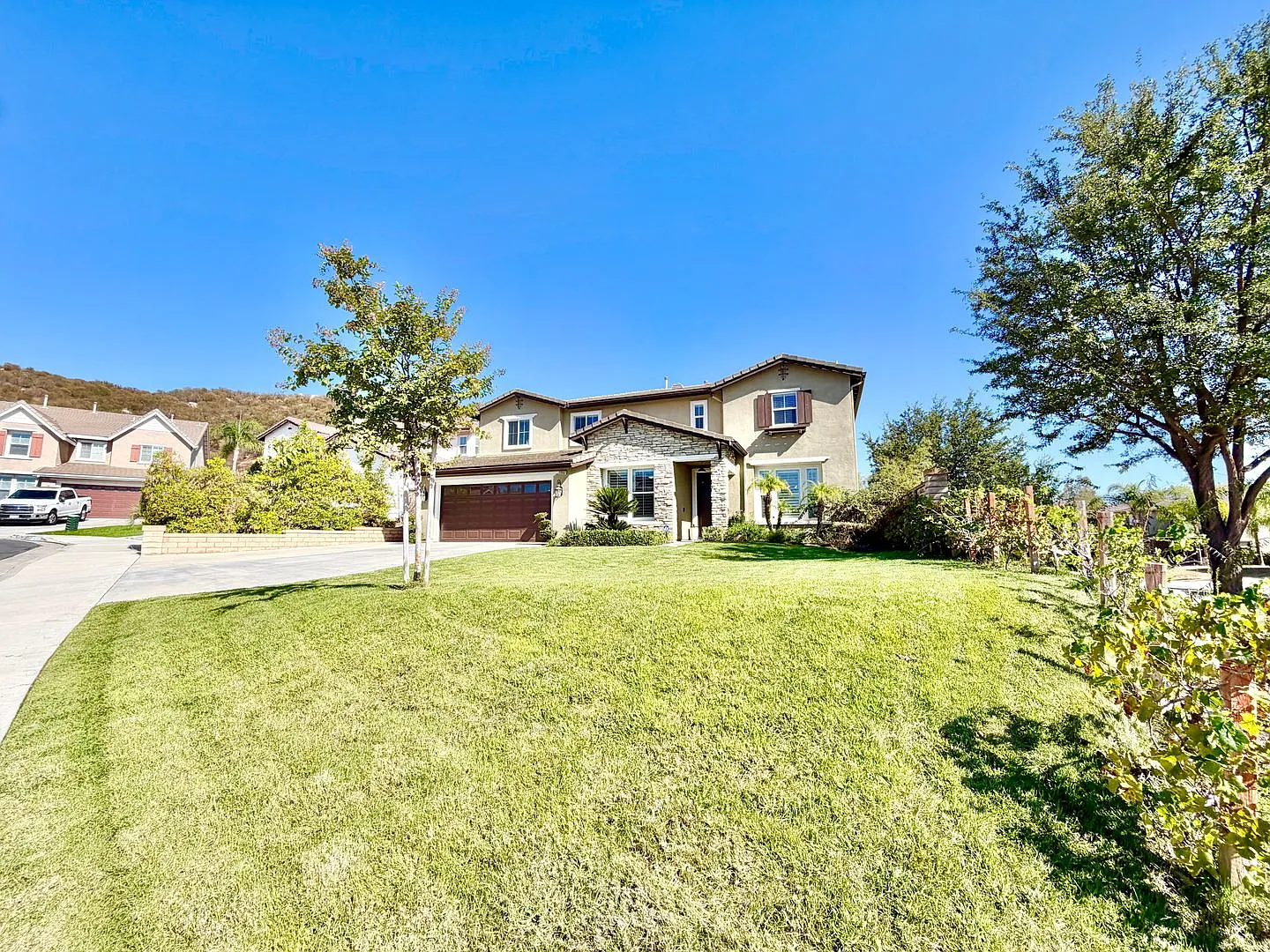 Stunning 5 Bedroom Cul-de-Sac Pool Home With Included Solar, 4-Car Tandem Garage & Private Balcony! — Photo 3