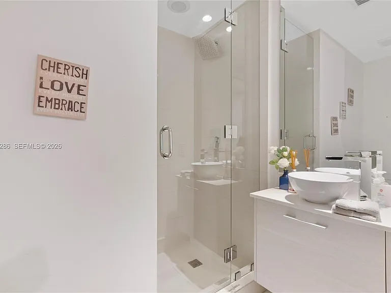 650 NE 32nd St #703 — Photo 19
