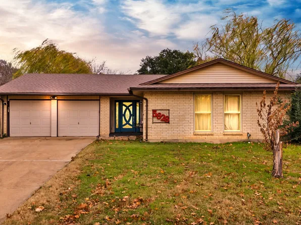 5628 Belfast Ln, North Richland Hills, TX 76180