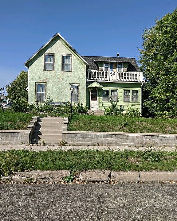 1st image of 414 Pine St S