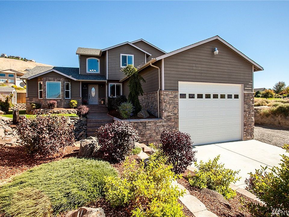 1st image of 2241 Blackstone Ct