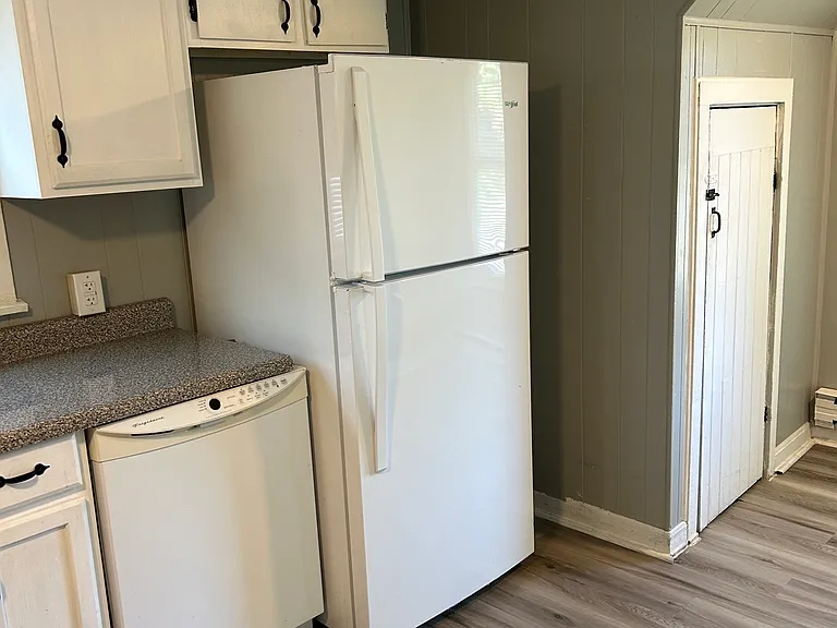 1601 Main St W #3 — Photo 3