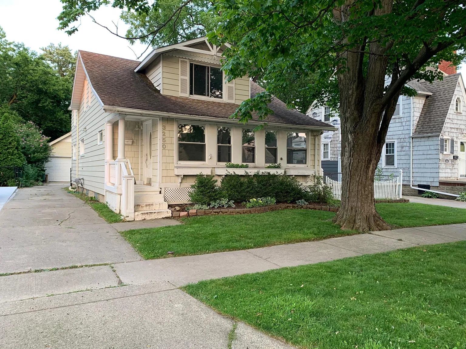 3 bed, 1378 sqft, $2,300 — Photo 1