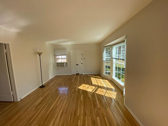4th image of 10779 Northgate St