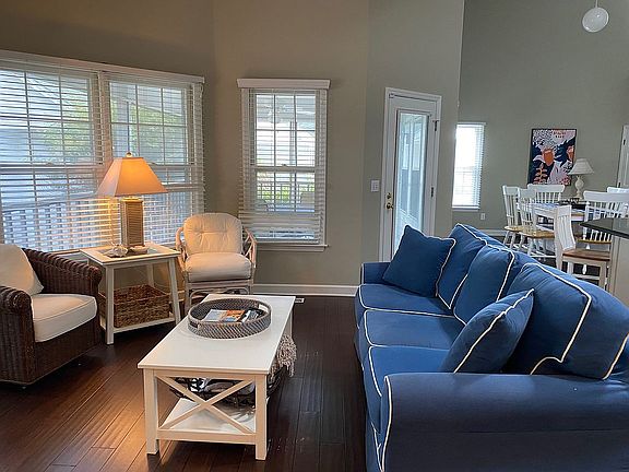 3rd image of 3169 Lakeside Commons Dr #1