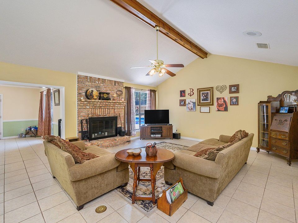 1st image of 24 Hillcrest Dr