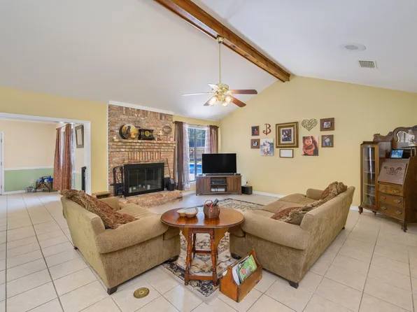 24 Hillcrest Dr, Shalimar, FL 32579